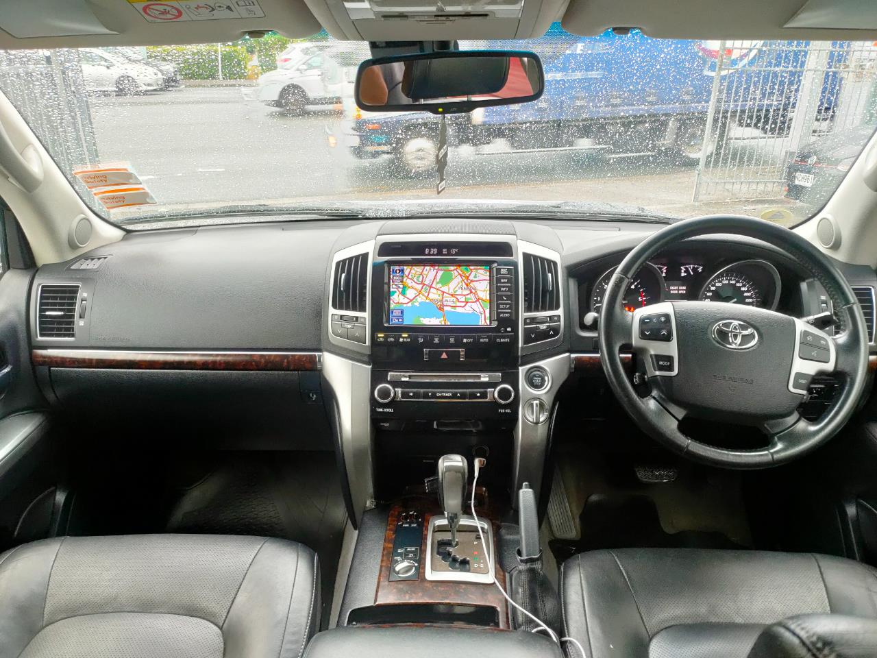 2013 Toyota Landcruiser image 9