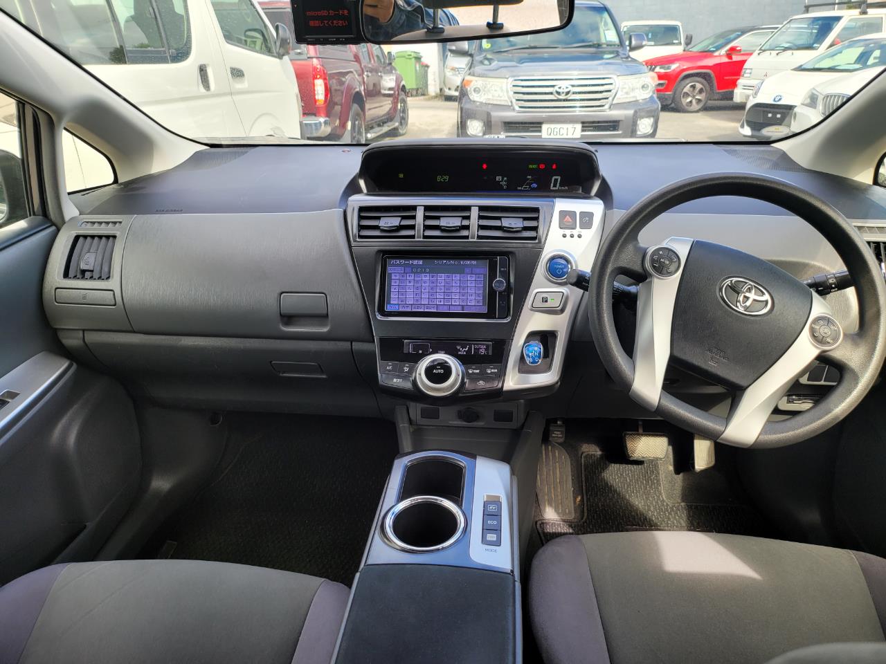 2013 Toyota Prius Alpha 7 Seater image 11