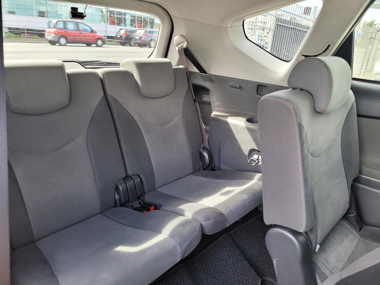 2013 Toyota Prius Alpha 7 Seater image 10