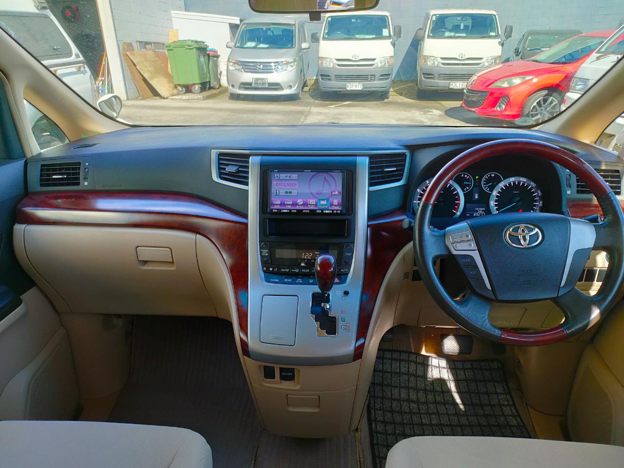 2011 Toyota Alphard image 14