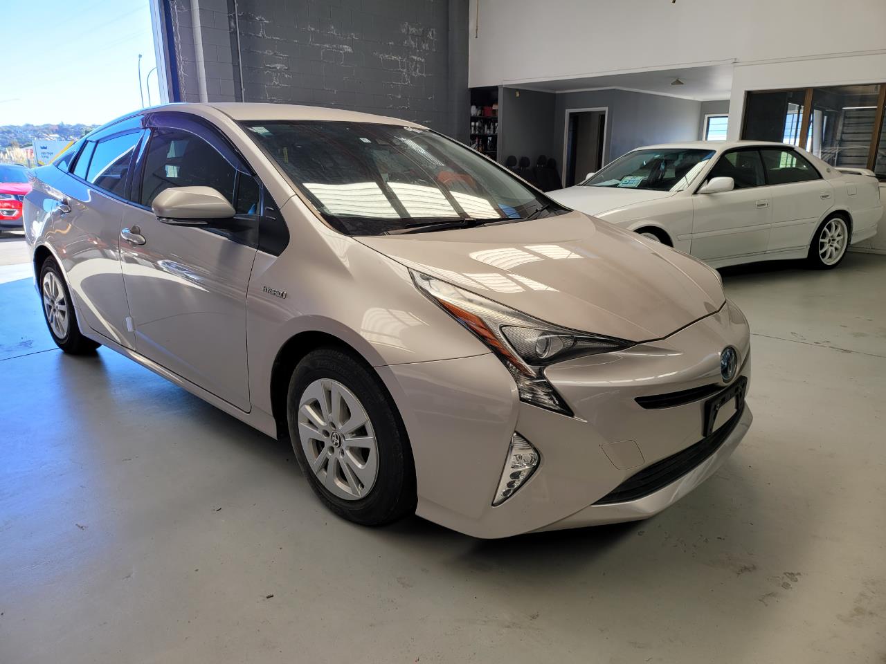 2016 Toyota Prius image 2