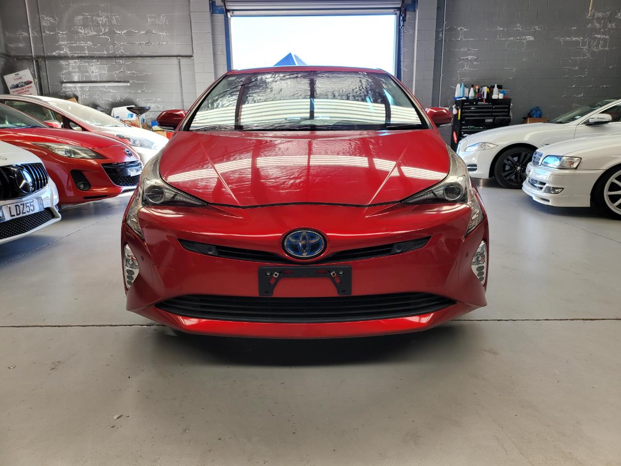 2016 Toyota Prius image 1