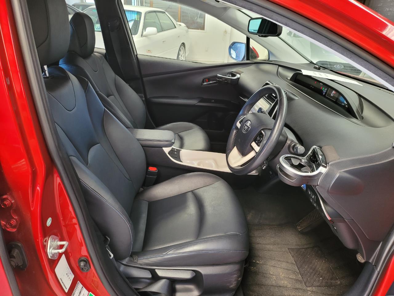 2016 Toyota Prius image 7