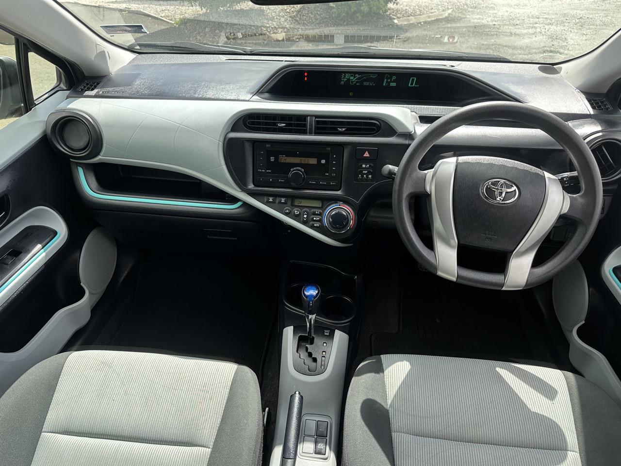 2012 Toyota AQUA HYBRID image 11
