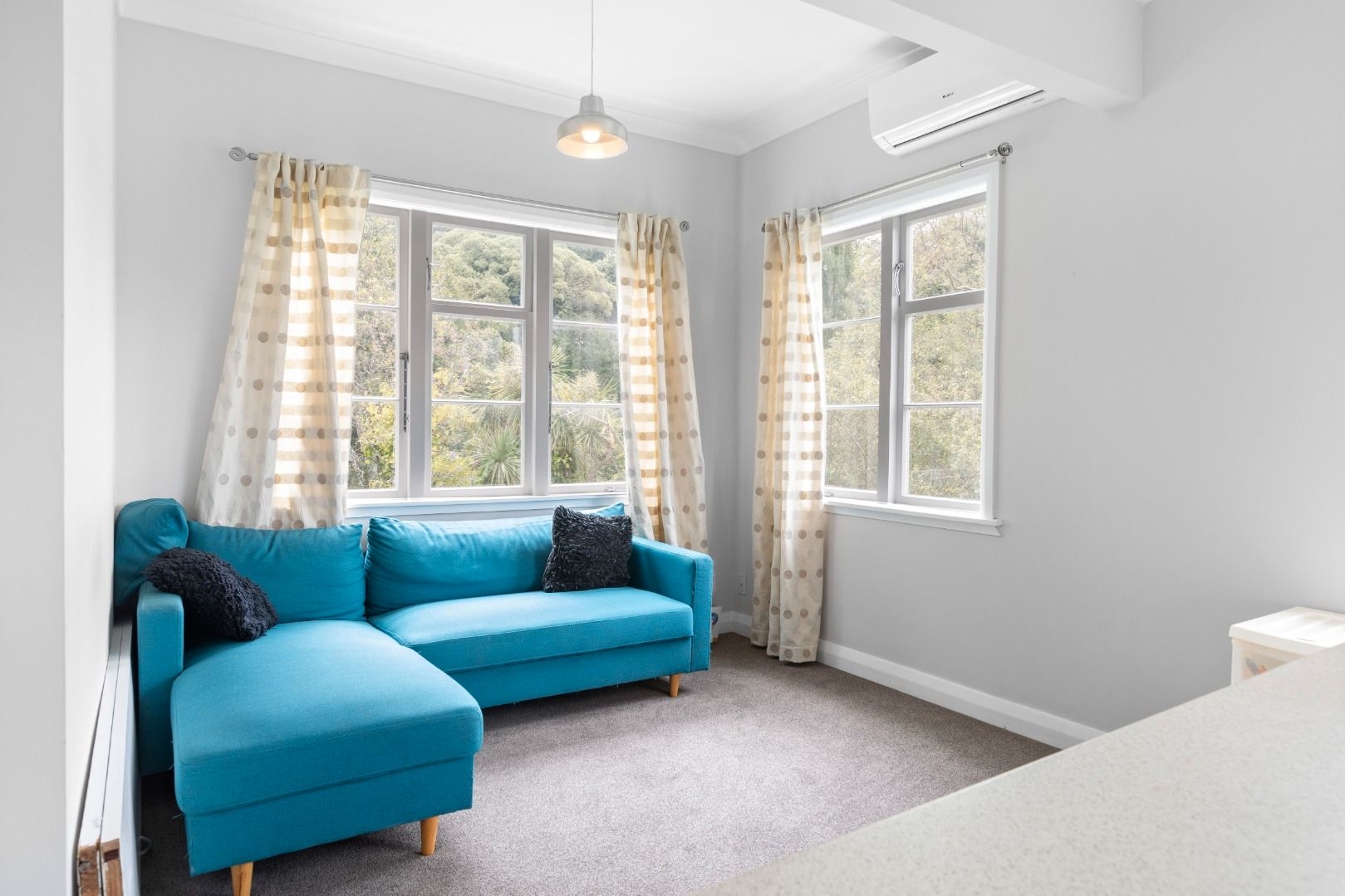 Charming 5-Bedroom Rental in Kilbirnie !!! image 2