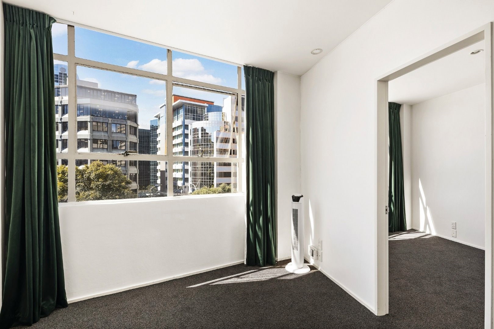 Sunny one bedroom apartment image 7