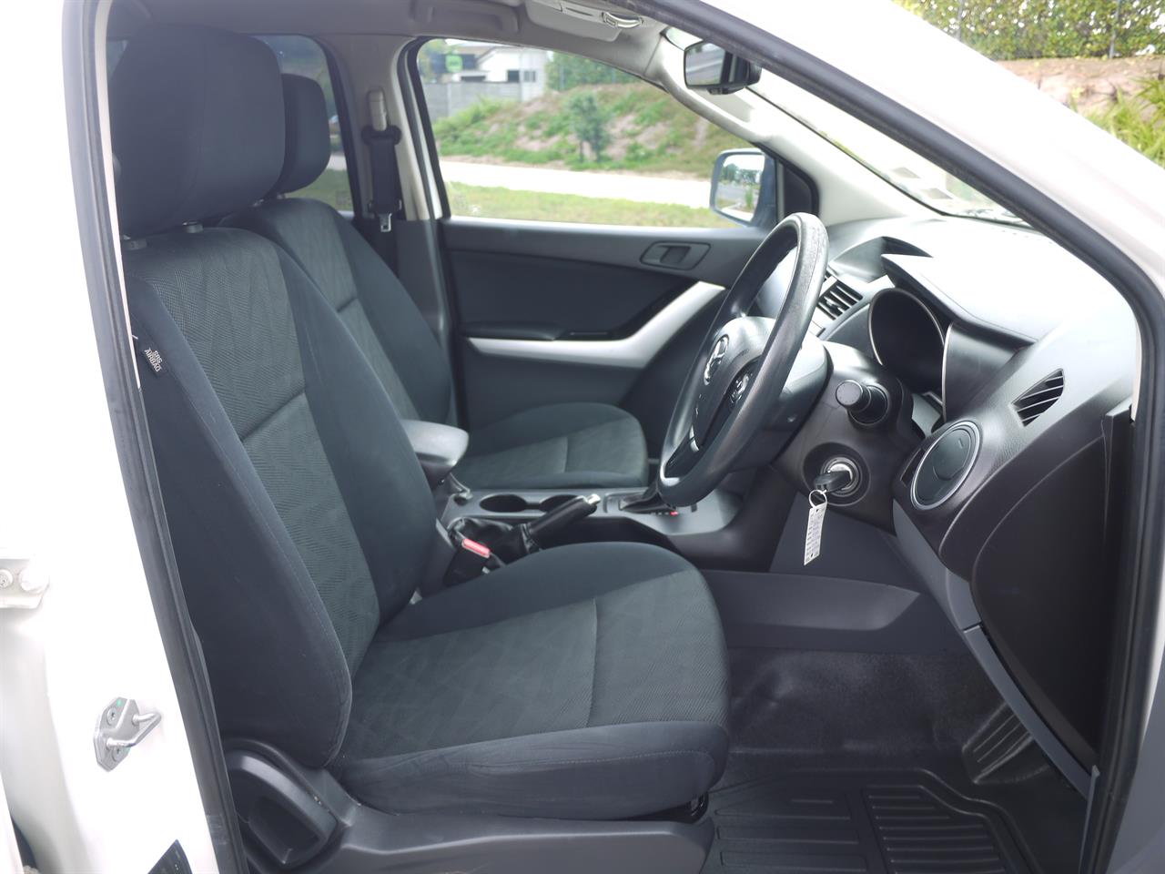 2014 Mazda BT-50 2WD GLX D/D W/S 6AT image 11