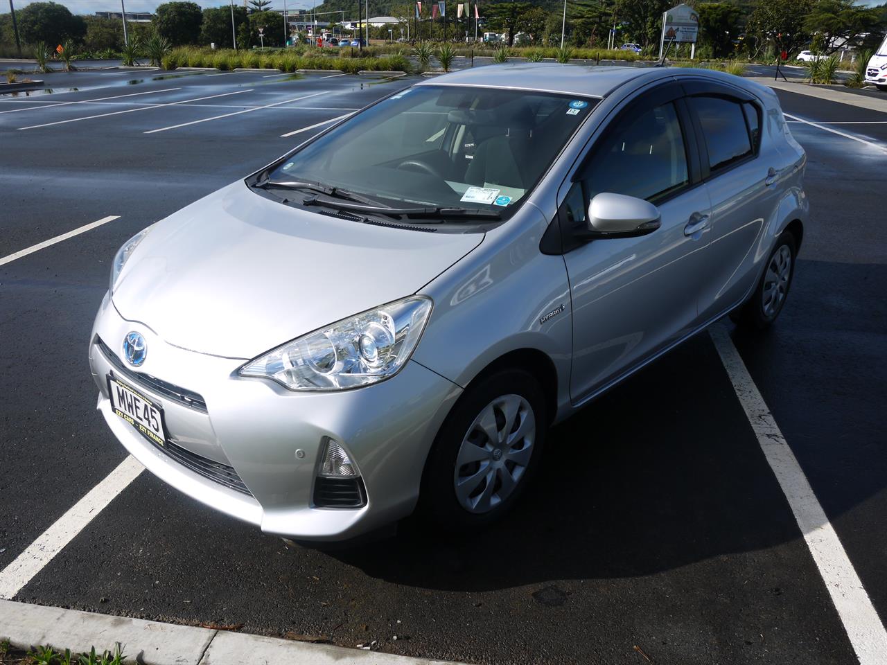 2014 Toyota Aqua image 3