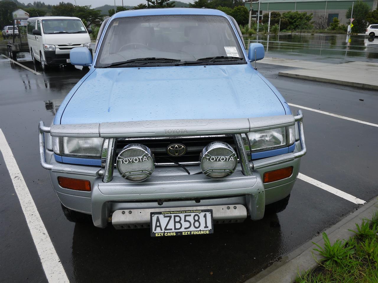1996 Toyota Hilux Surf image 2
