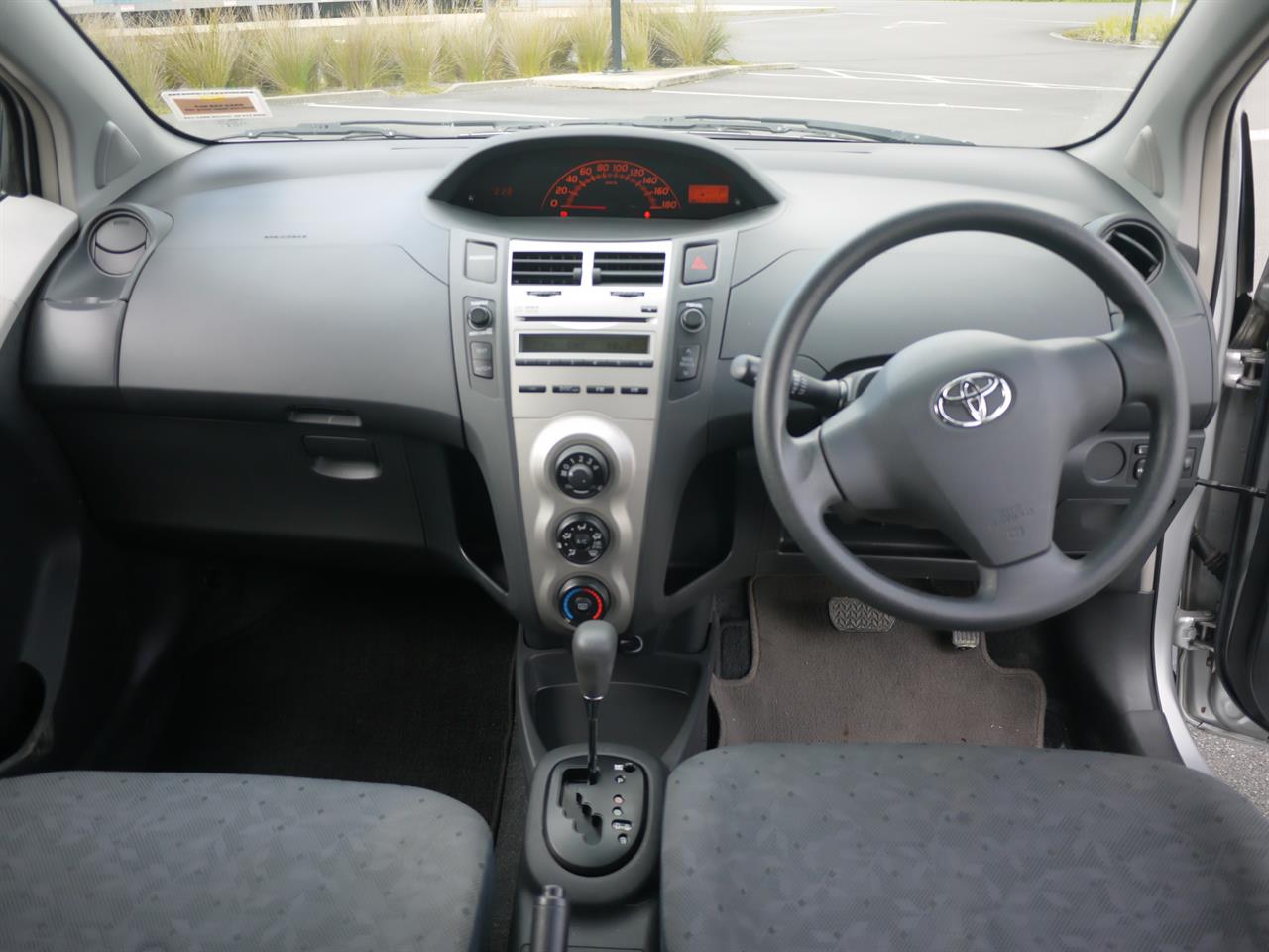 2009 Toyota Vitz image 10