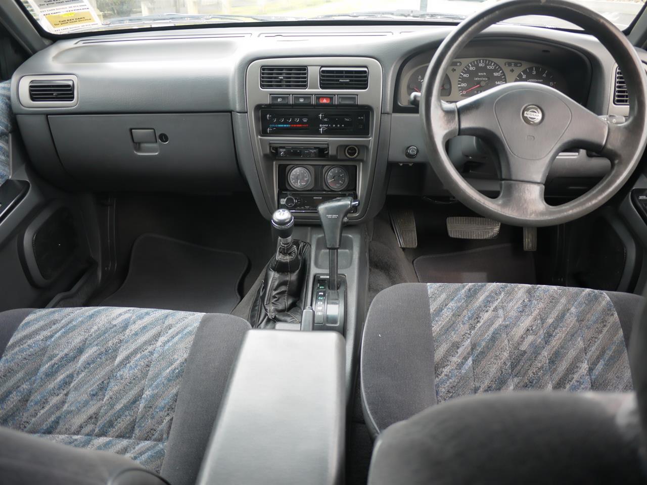 1994 Nissan Terrano image 13