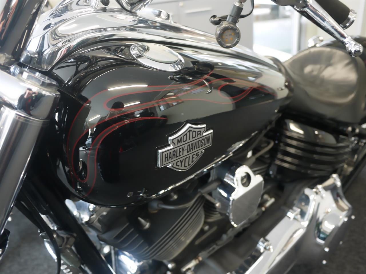 2009 Harley Davidson FXCWC ROCKER SOFTAIL image 5