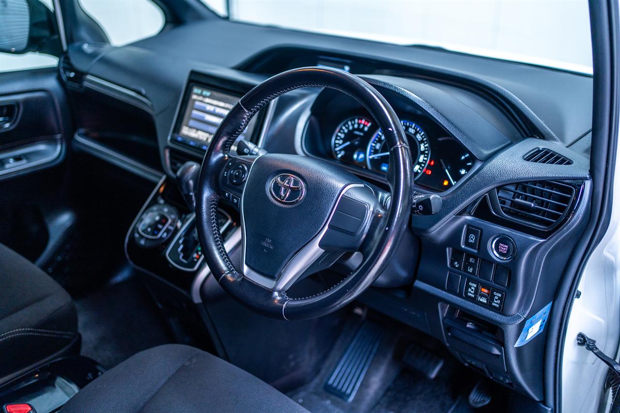 2016 Toyota Esquire 7 SEATER image 6