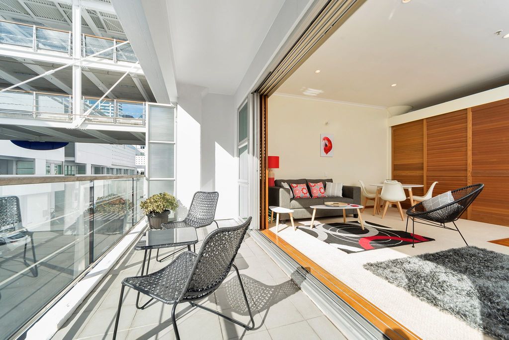 Real Estate For Sale Houses & Apartments : Princess Wharf Apartment in Downtown Auckland