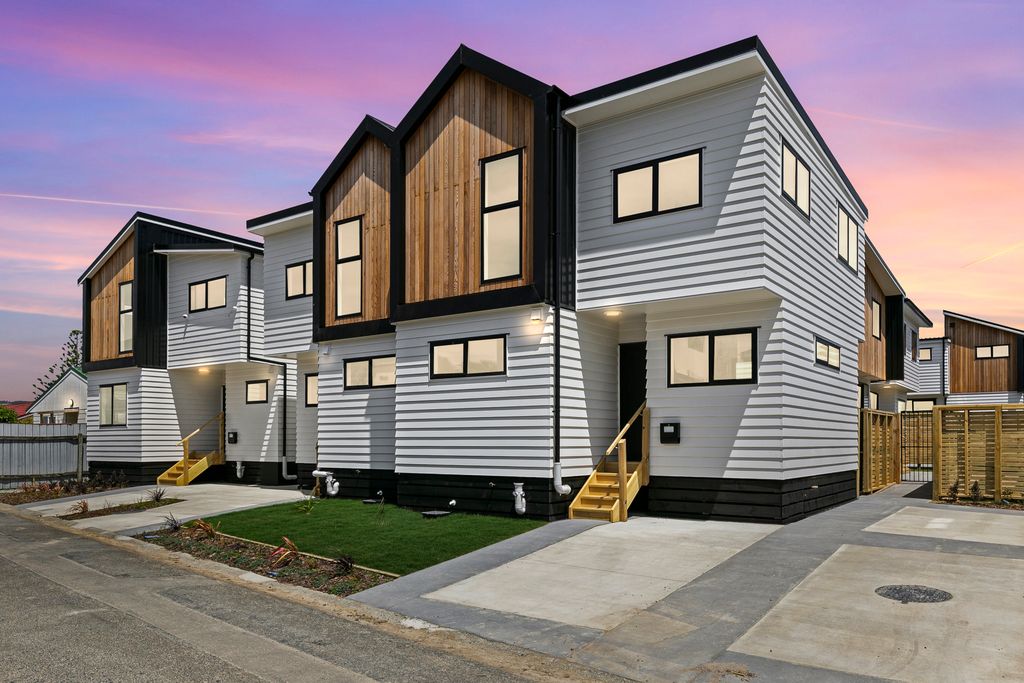 Free Standing & Semi-Detached Homes! image 2