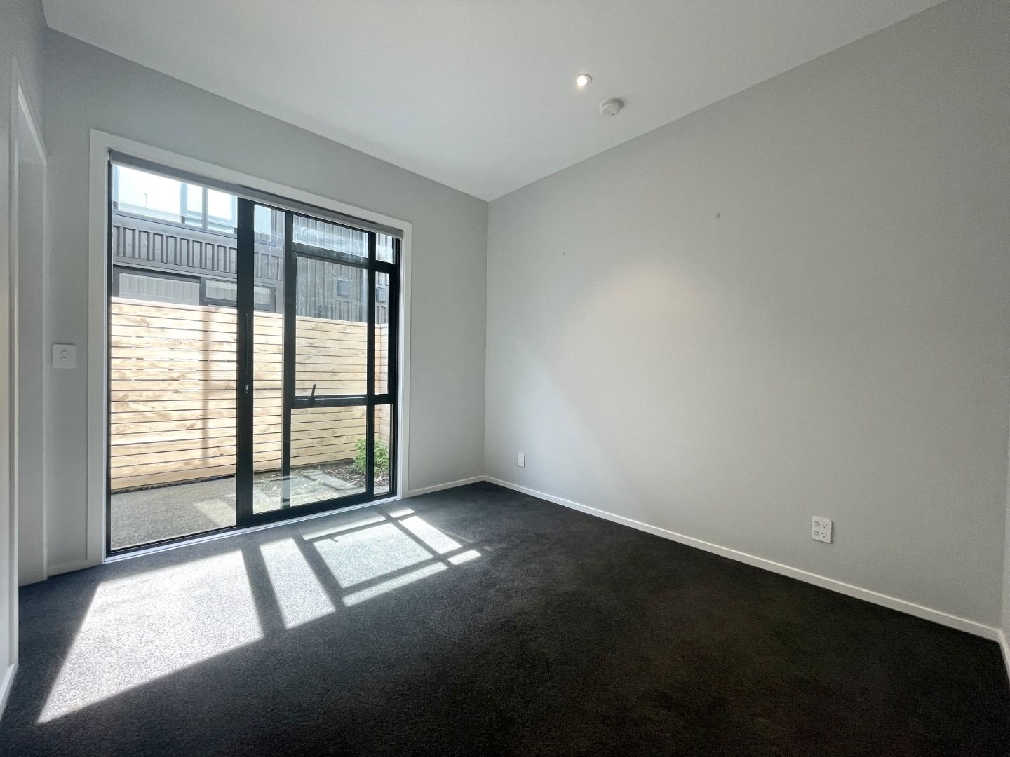Modern 1 bedroom unit in the heart of Lower Hutt image 4