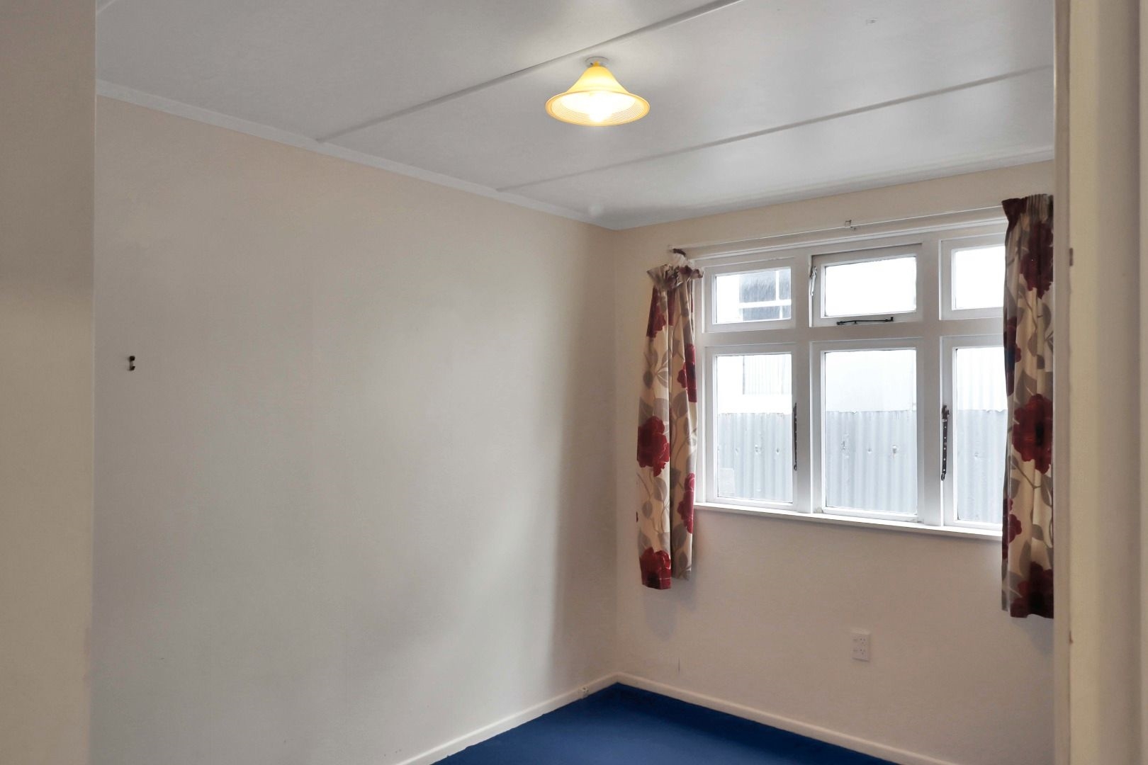 Sunny one bedroom flat, with carpark! image 5