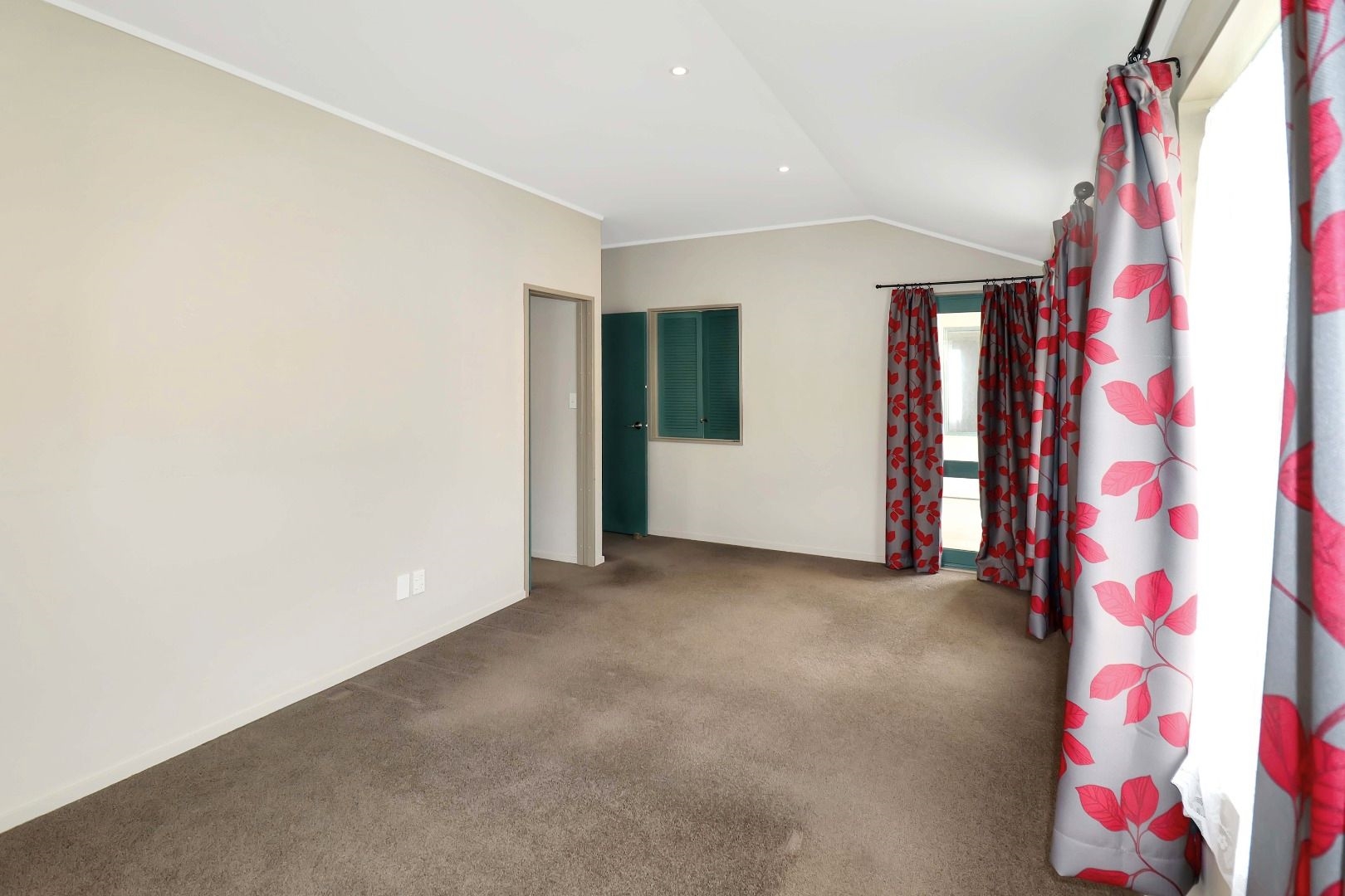 Looking for a house with Space - Welcome to Churton Park image 6