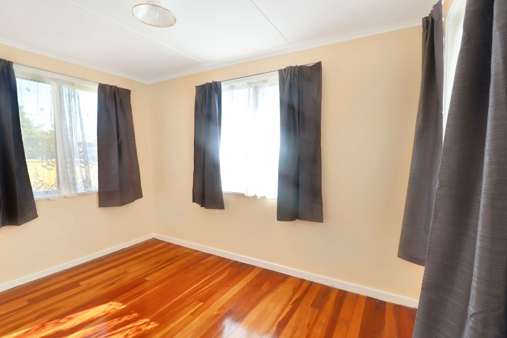 Home for Rent in Naenae image 9