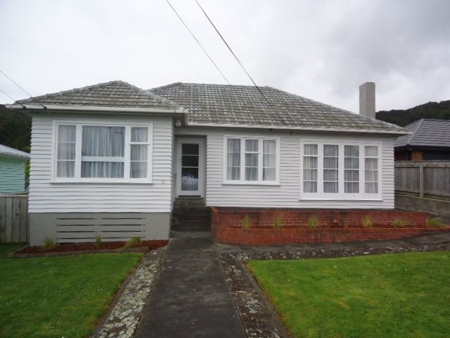 Real Estate For Rent Houses & Apartments : Family living in Wainuiomata!