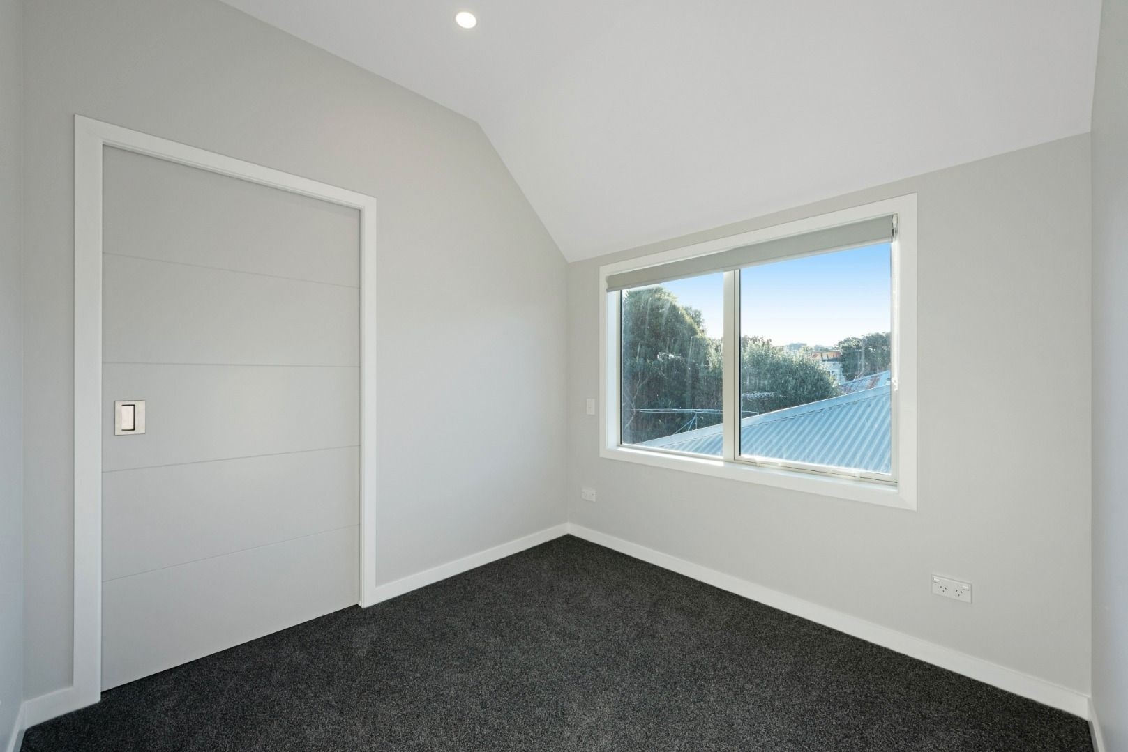 TOWNHOUSE 3 BEDROOMS + CARPARK image 11
