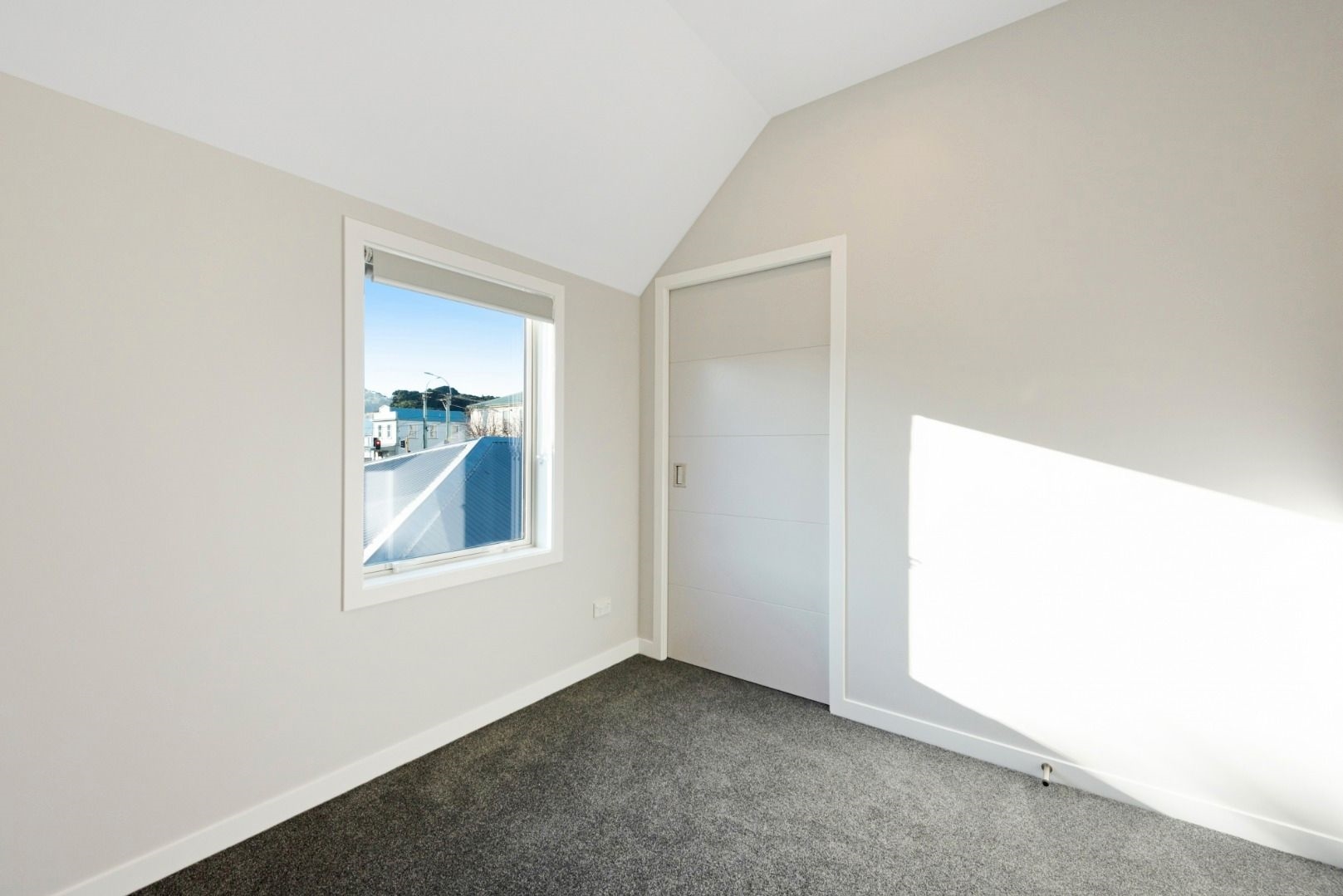 TOWNHOUSE 3 BEDROOMS + CARPARK image 12