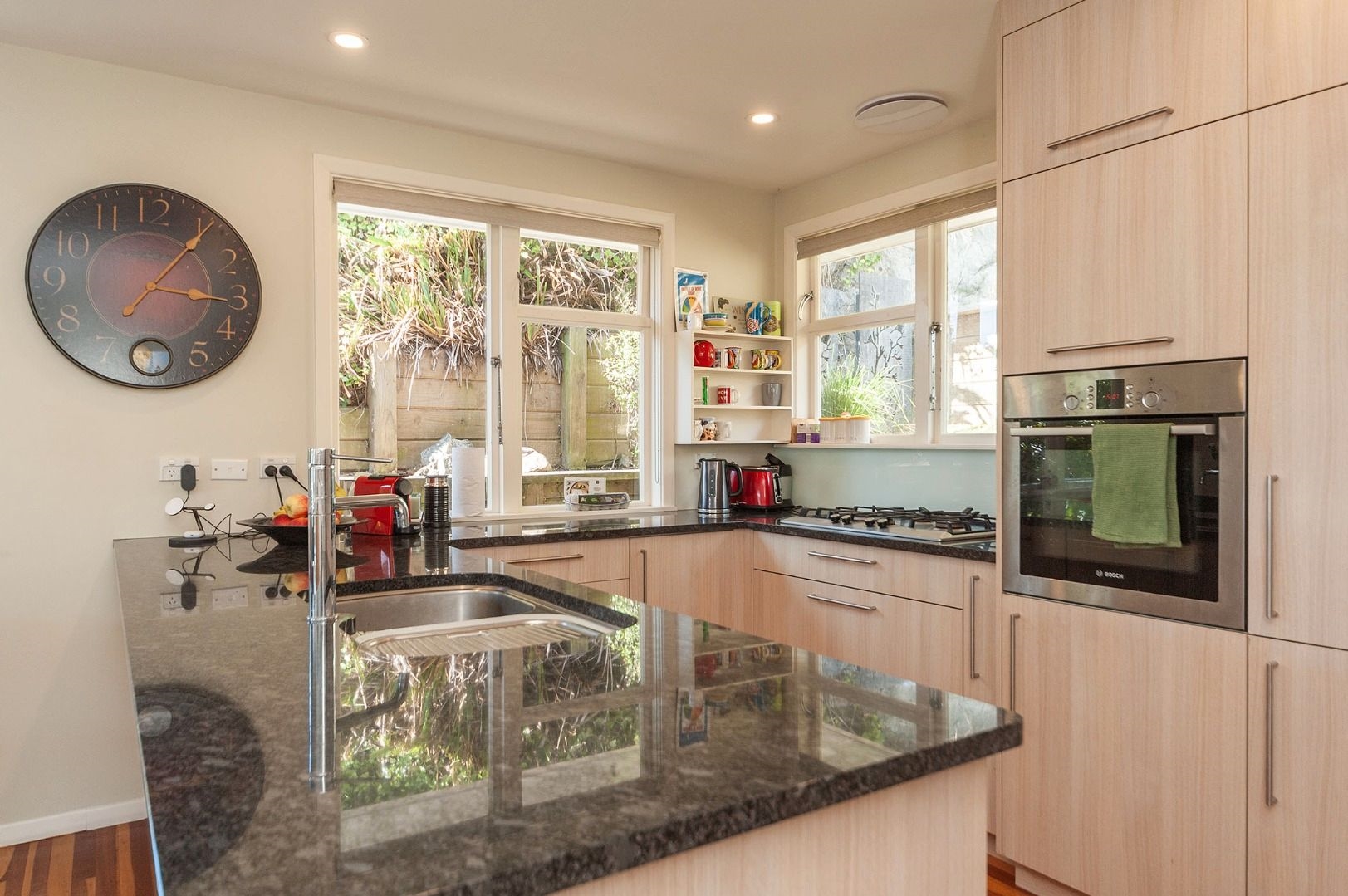 Fully furnished in Ngaio image 9