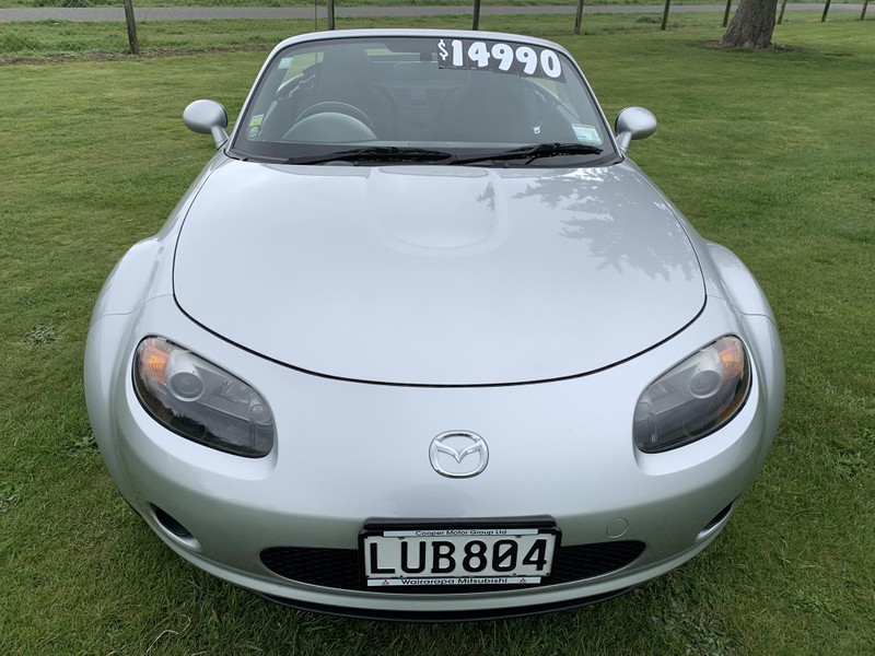 2007 Mazda Roadster image 2
