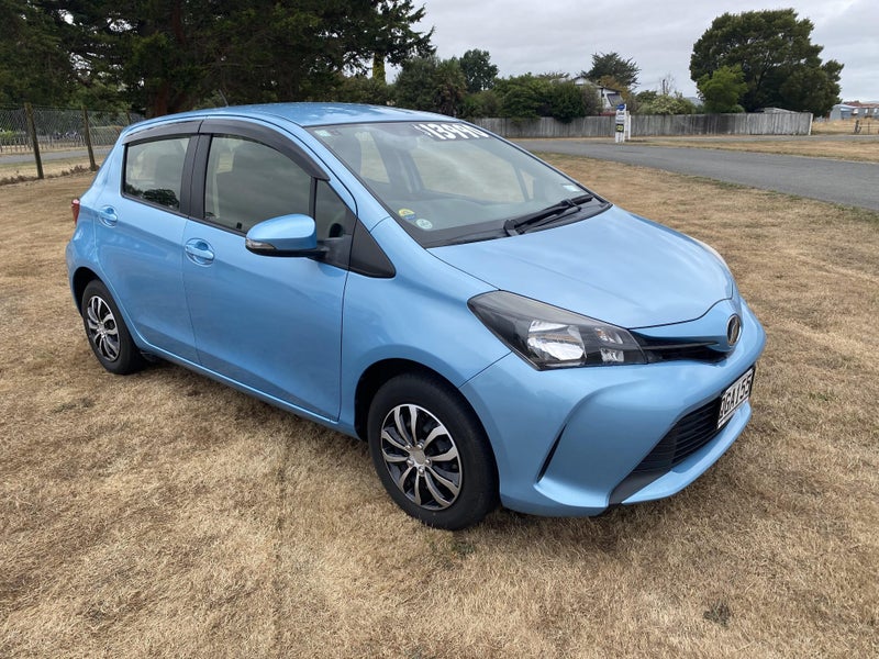 2015 Toyota Vitz image 1