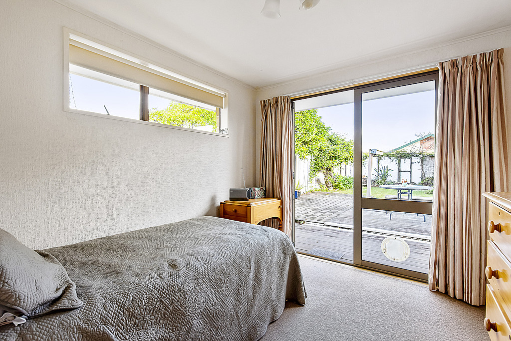 Central Waikanae-Three bedrooms plus studio image 14