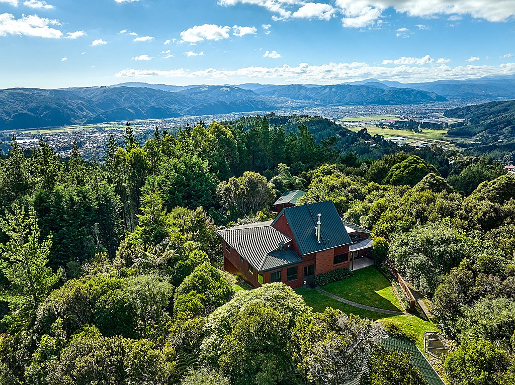 A UNIQUE & SECLUDED OPPORTUNITY IN BLUE MOUNTAINS image 5