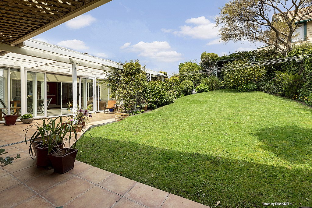 A 300SQM PENTHOUSE- WITH PRIVATE GARDEN & VIEWS. image 13
