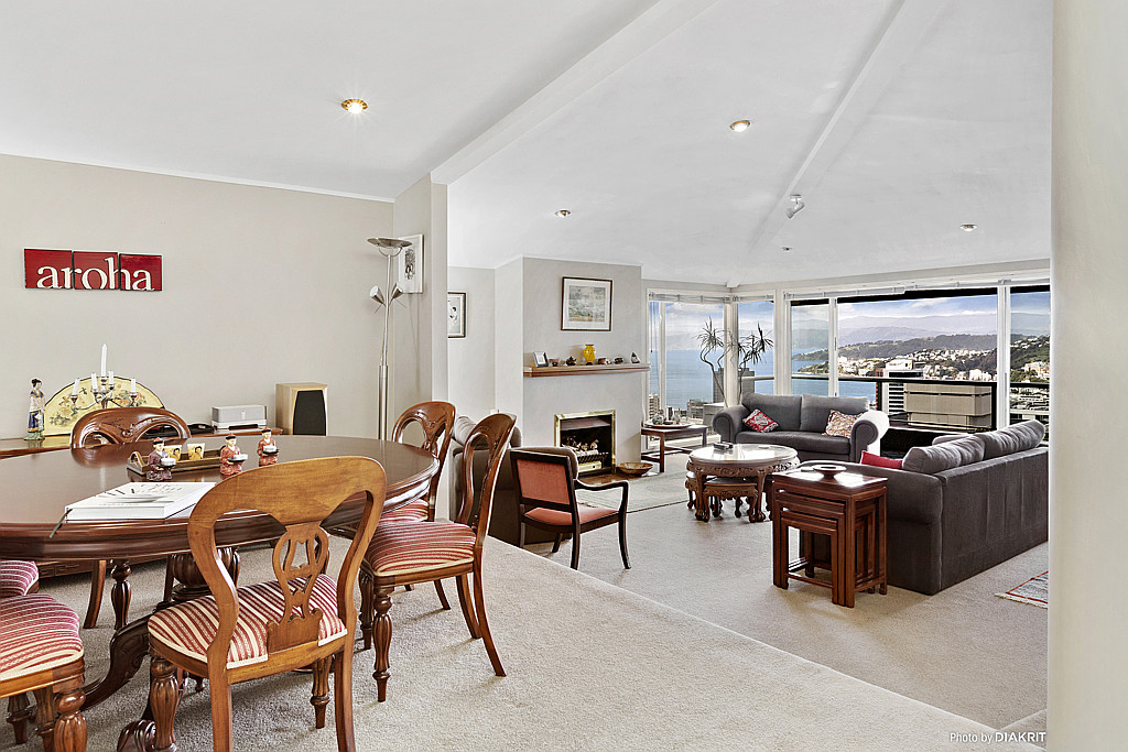 A 300SQM PENTHOUSE- WITH PRIVATE GARDEN & VIEWS. image 4