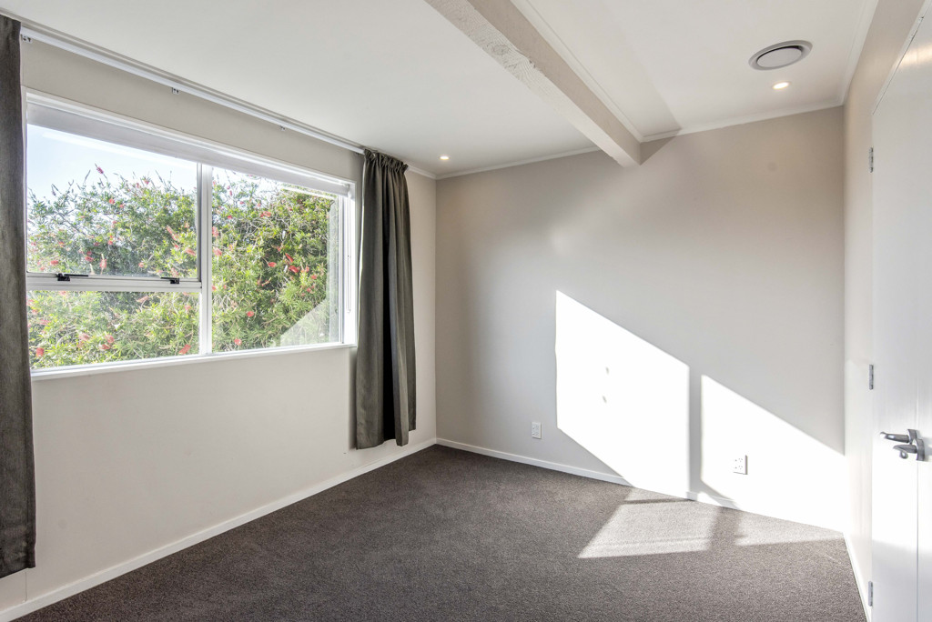 Excellent Value -  Manly Street Location. image 12