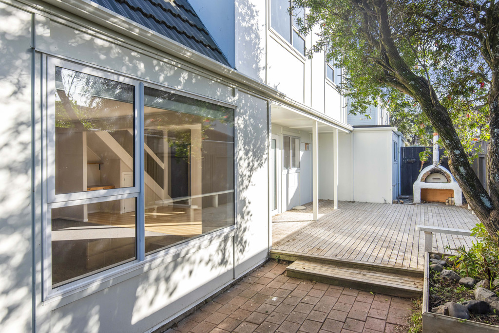 Excellent Value -  Manly Street Location. image 14