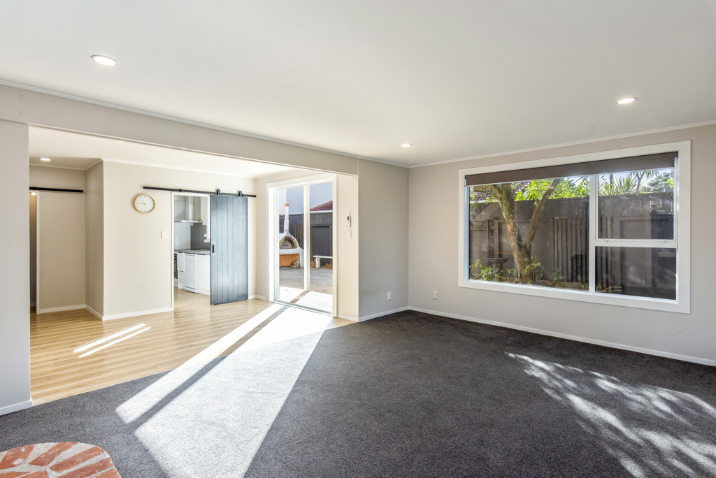 Excellent Value -  Manly Street Location. image 4