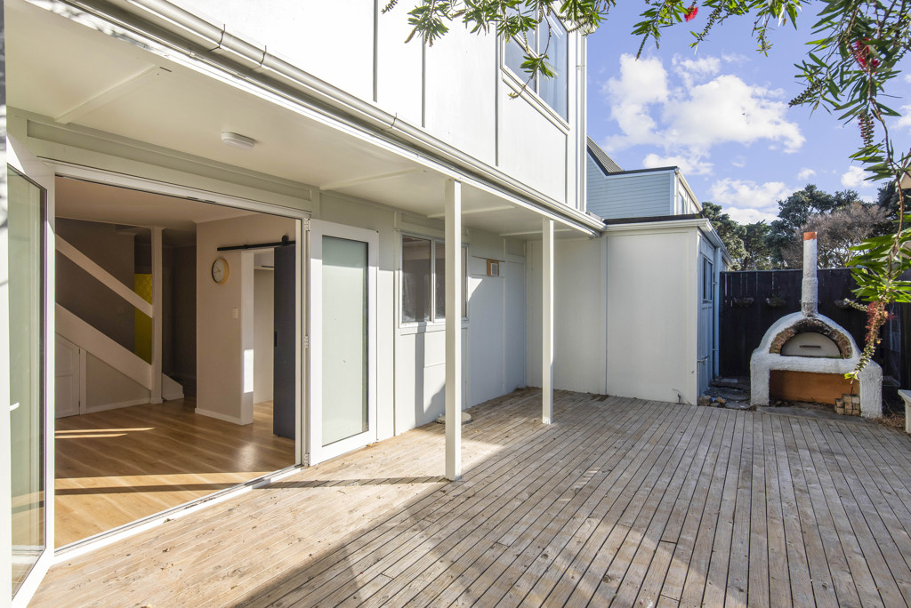 Excellent Value -  Manly Street Location. image 8