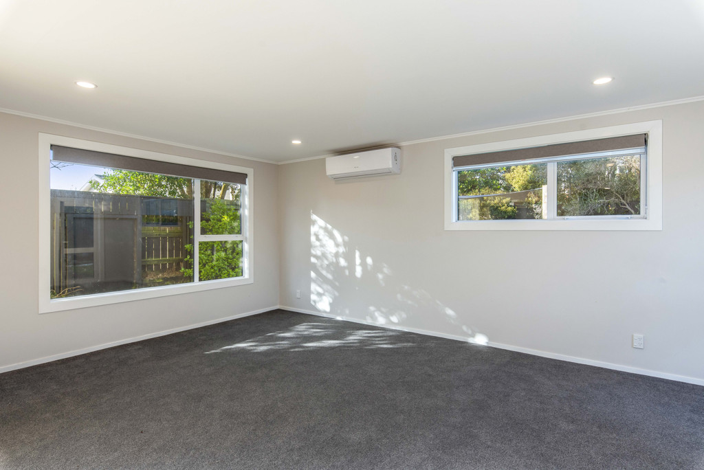 Excellent Value -  Manly Street Location. image 9