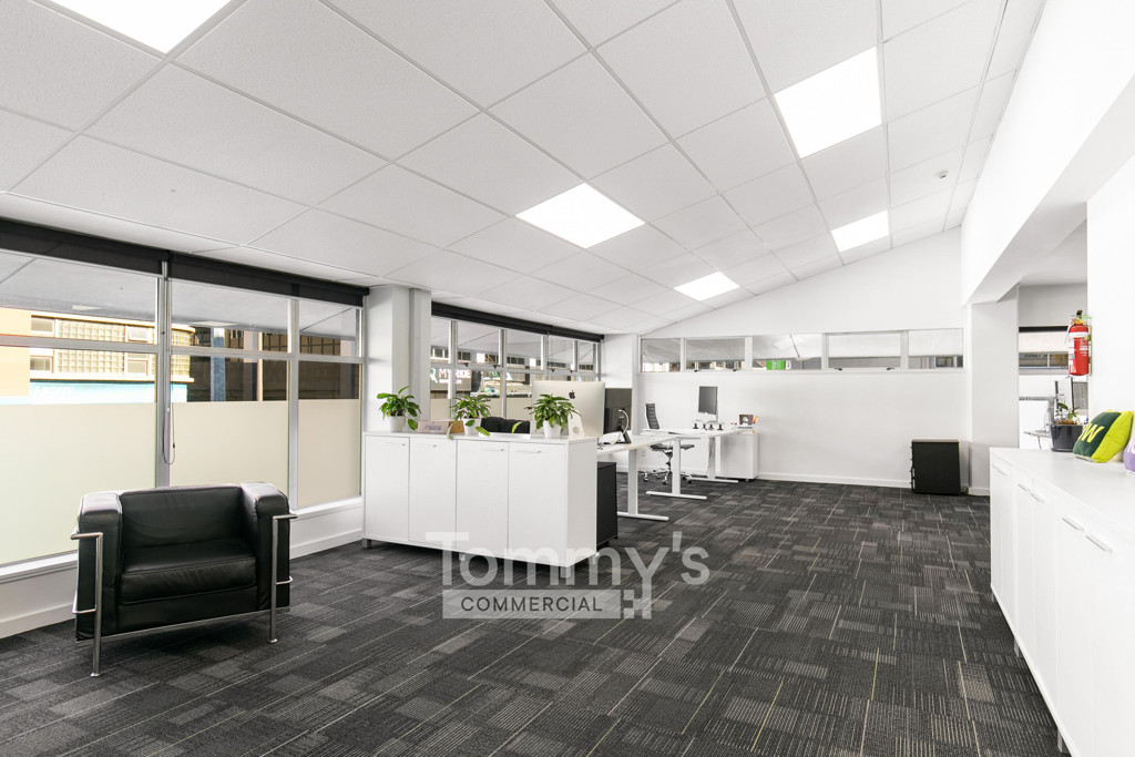 Real Estate For Sale Commercial : LIGHT, BRIGHT - TURN KEY OFFICE