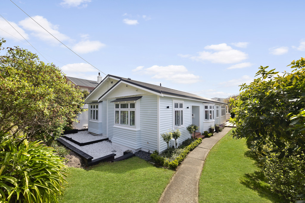 Real Estate For Sale Houses & Apartments : TIMELESS ELEGANCE IN KARORI