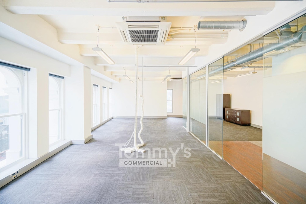 Real Estate For Sale Commercial : BRIGHT MODERN OFFICE