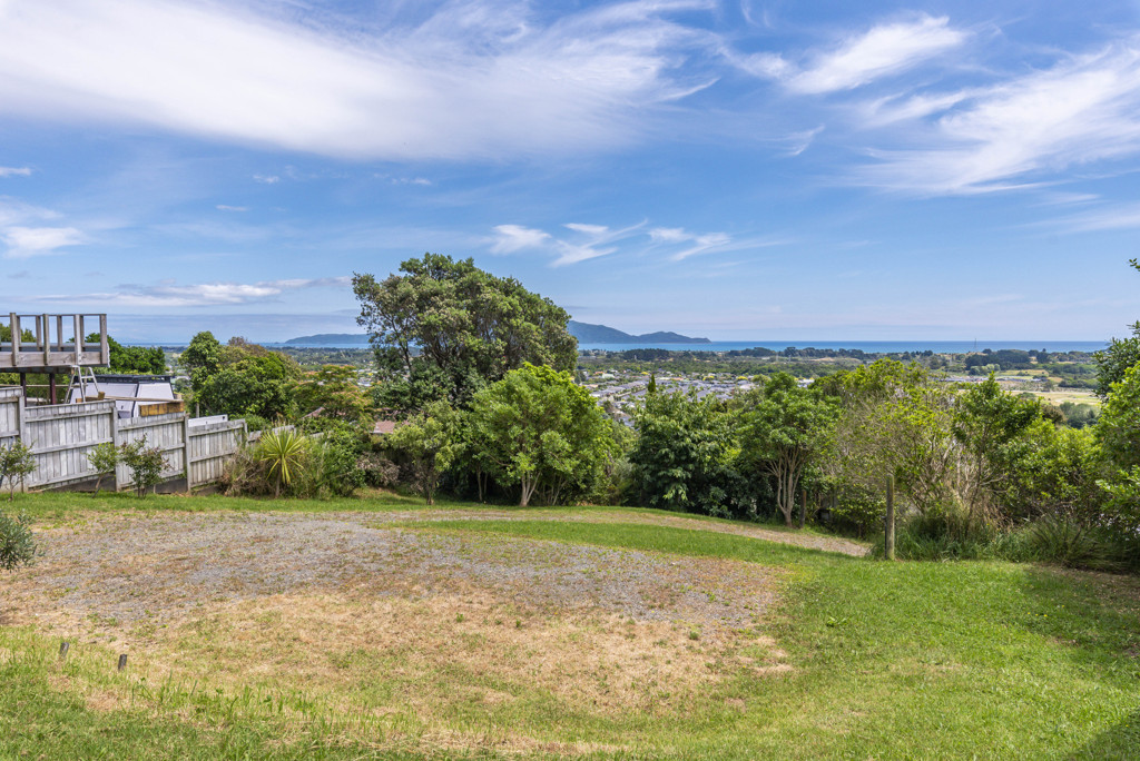 Nearly 2 Acres - Residential Zone - Stunning Views image 6