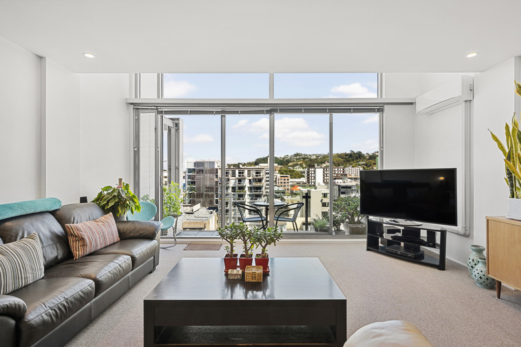 IMPECCABLE 3 BEDROOM PENTHOUSE image 1