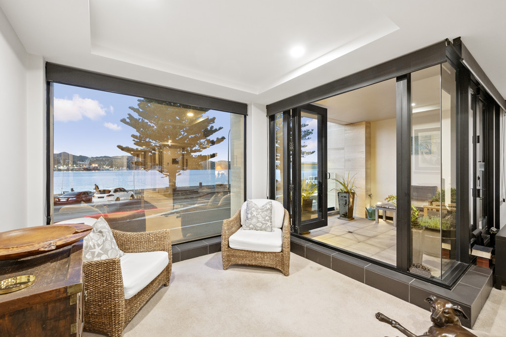 Real Estate For Sale Houses & Apartments : APARTMENT LIVING - ORIENTAL BAY