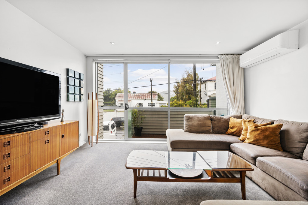LOW MAINTENANCE LIVING. CENTRAL NEWTOWN LOCATION. image 3