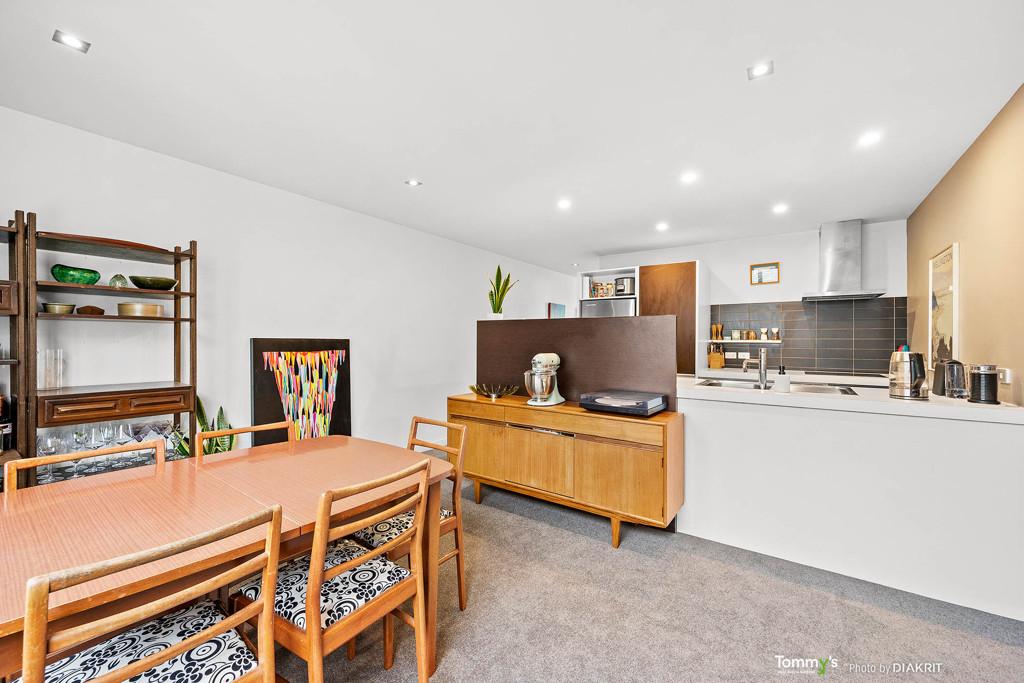 LOW MAINTENANCE LIVING. CENTRAL NEWTOWN LOCATION. image 6
