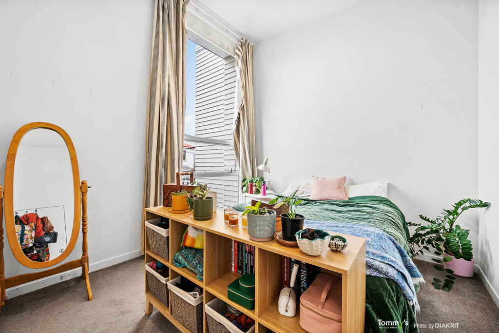 LOW MAINTENANCE LIVING. CENTRAL NEWTOWN LOCATION. image 9