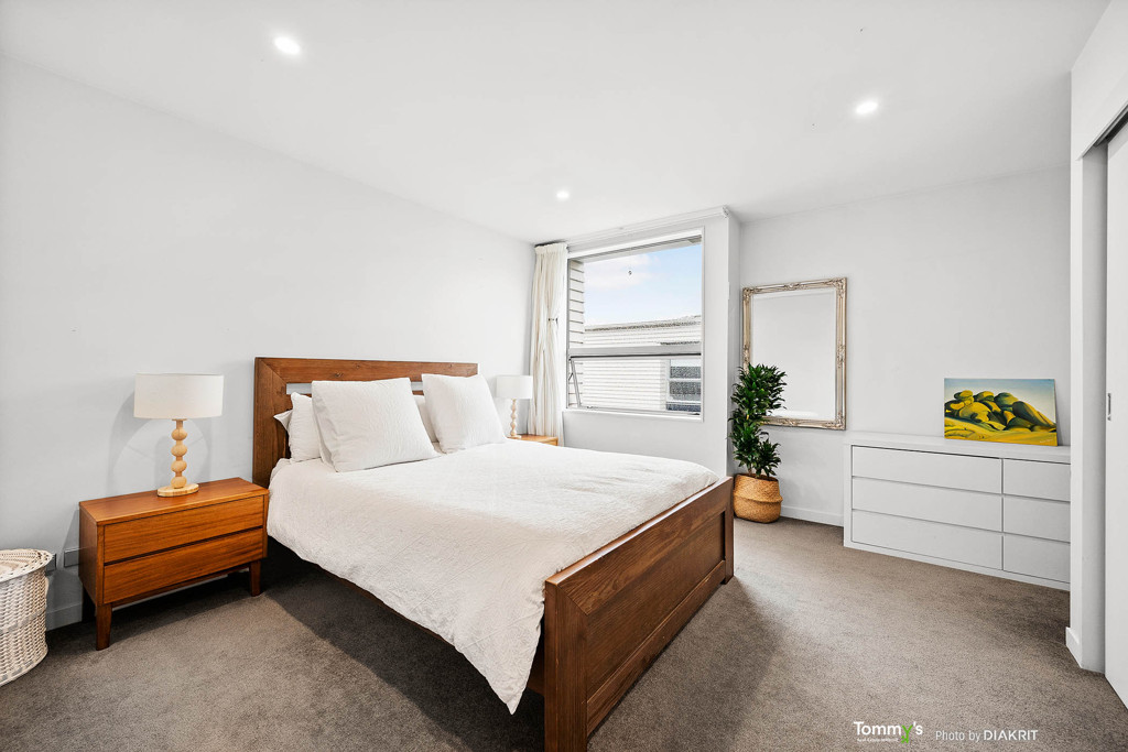 LOW MAINTENANCE LIVING. CENTRAL NEWTOWN LOCATION. image 10