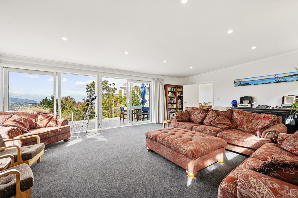 FAMILY HOME. LARGE SECTION. HARBOUR VIEWS image 6