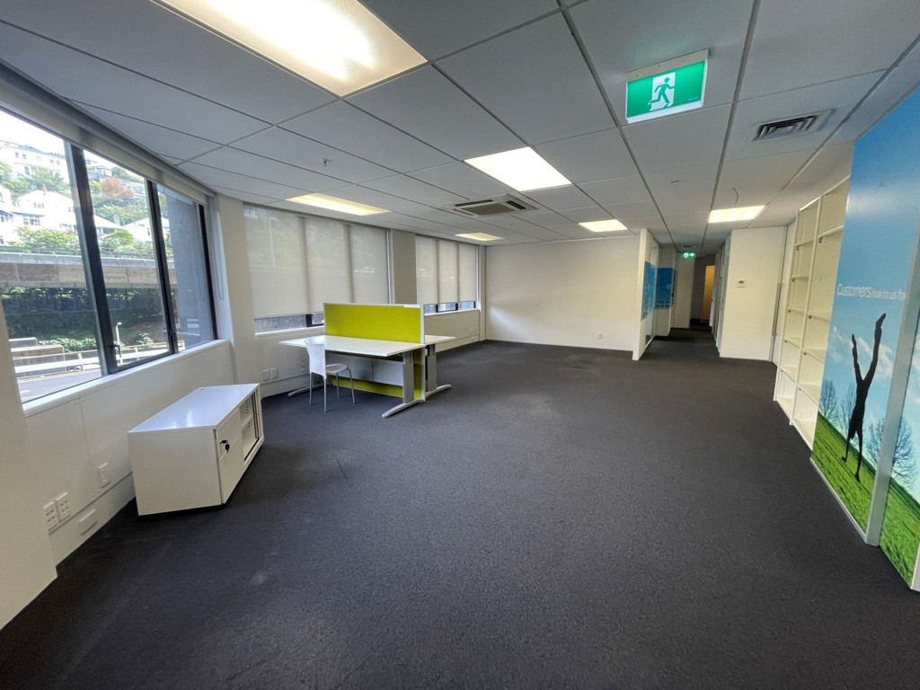 Exceptional Office Opportunity at 138 The Terrace! image 4